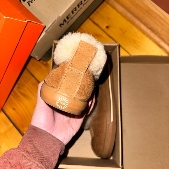 Ugg slipper shoe - Picture 2 of 3